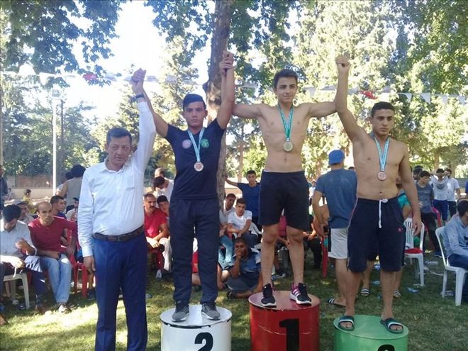 Darendeli güreşçiler Türkiye şampiyonu oldu