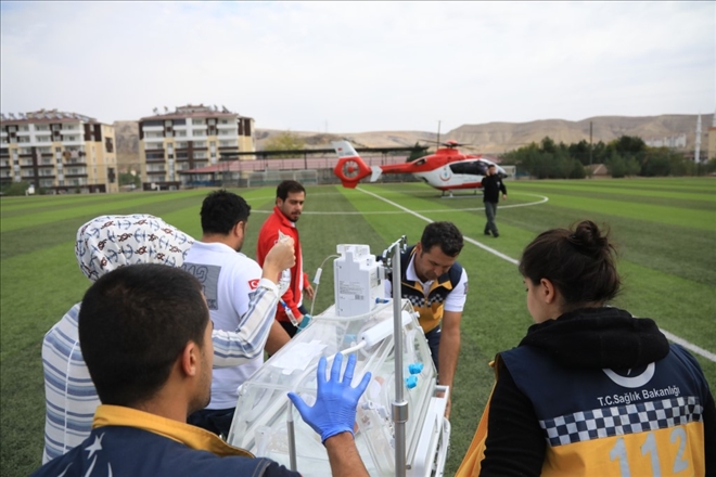 Ambulans helikopter Rahime bebek için havalandı